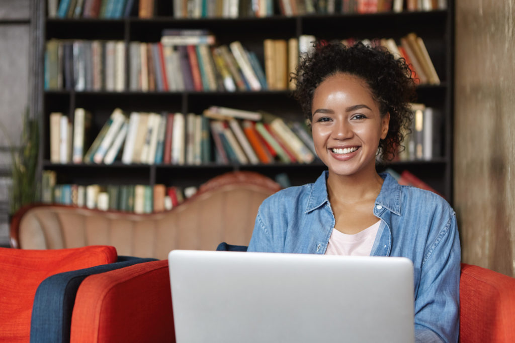 Les formations en ligne en comptabilité adaptées aux étudiants des DOM-TOM